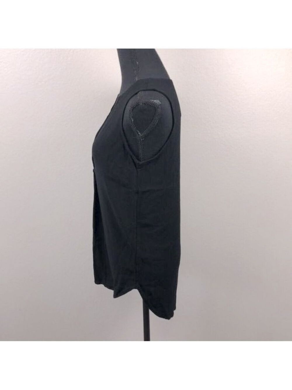 Witchery Black Sleeveless Blouse V-Neck Round Hem Pleated Tunic Tank Top 8 - Picture 7 of 11